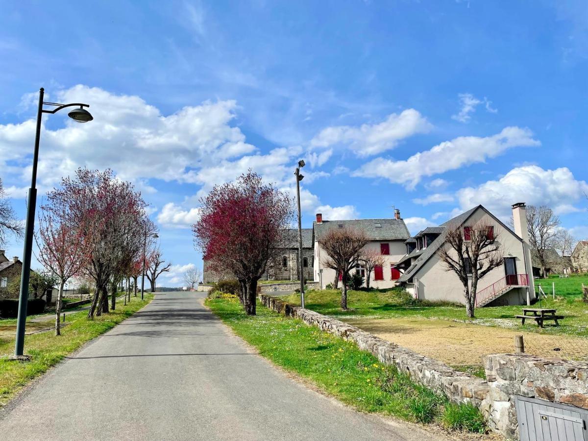 Auberge Le Beaulieu -Cantal ภายนอก รูปภาพ